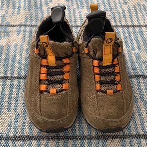 Little Boys Merrell hiking shoes size 10